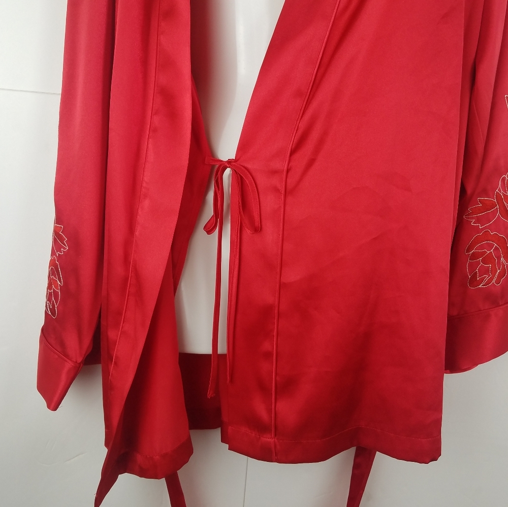 MORGAN TAYLOR Bath Robe Red Embroidered Size MEdium - Picture 7 of 9